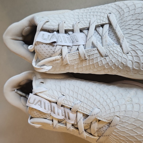 Under Armour White Baseball Cleats - Picture 5 of 14